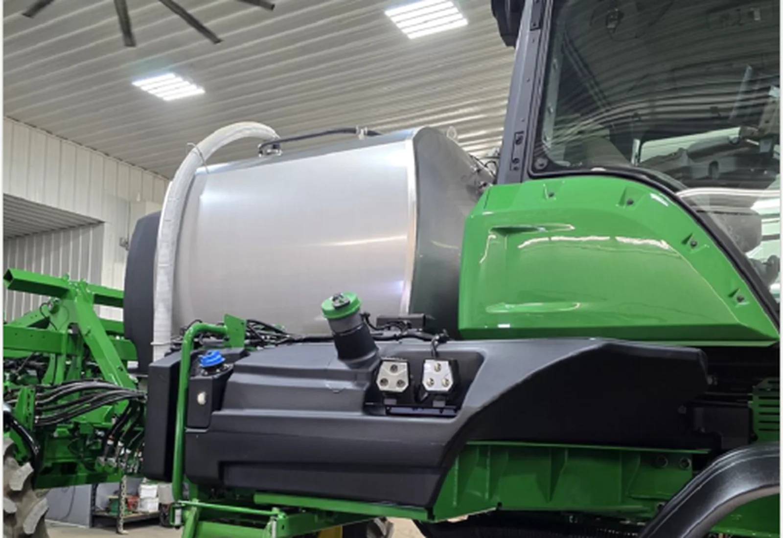John Deere 410R sprayer side view from a preservation dossier